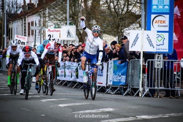Boucles de l&#039;Artois Et.3: Victoire d&#039;Emilien Jeannière (VDU)