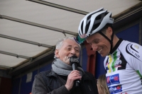 Michel Coquard au micro avec Sylvain Chavanel à Douces 2020