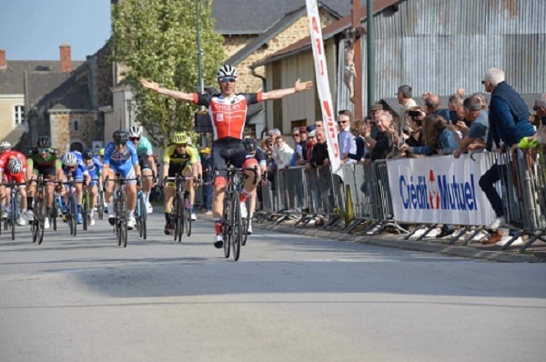 Tour du pays de Craon: Valentin Bramoullé (UCC49) le plus rapide