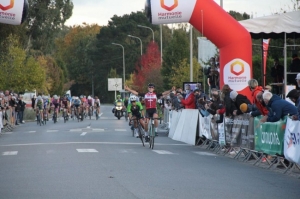 Victoire au sprint de MAHOUDO Nolann VC PAYS DE LOUDEAC 