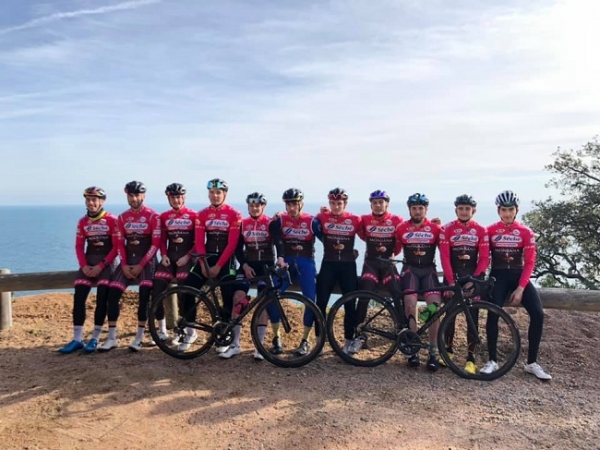 Sortie foncière pour nos coureurs aujourd’hui sous le soleil ! 